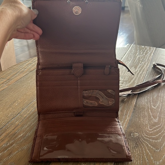 Brighton crossbody bag in brown. Great for travel - Picture 3 of 4